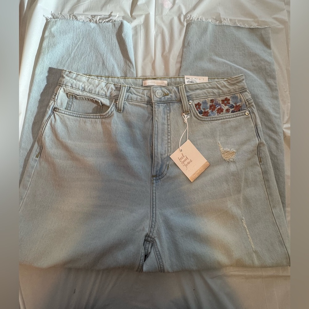 Super high rise cropped jeans w/floral embroidery